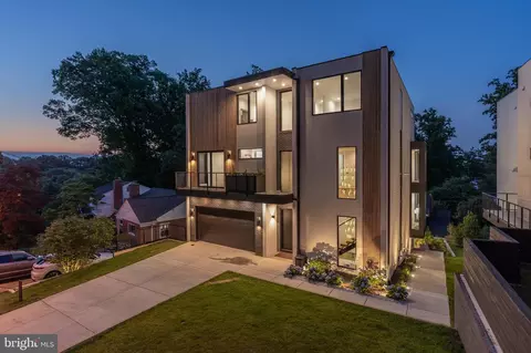 5206 Danbury Rd, Bethesda, MD 20814
