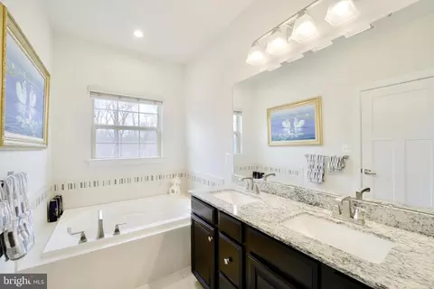 1611 Regent Manor Ct, Silver Spring, MD 20904 photo 17