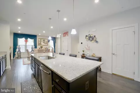 1611 Regent Manor Ct, Silver Spring, MD 20904 photo 4