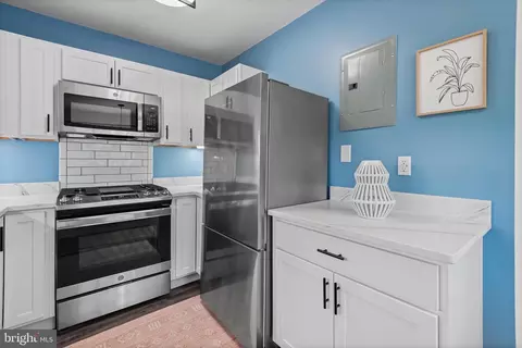 95 E Wayne Ave #404, Silver Spring, MD 20901 photo 11