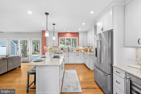 Kitchen - 21030 Peach Tree Rd, Dickerson, MD 20842 photo 4 of 6