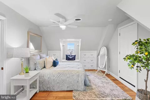 Bedroom - 21030 Peach Tree Rd, Dickerson, MD 20842 photo 4 of 8