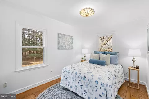 Bedroom - 21030 Peach Tree Rd, Dickerson, MD 20842 photo 7 of 8