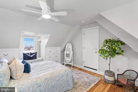Bedroom - 21030 Peach Tree Rd, Dickerson, MD 20842 photo 6 of 8