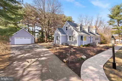Exterior - 21030 Peach Tree Rd, Dickerson, MD 20842 photo 2 of 13