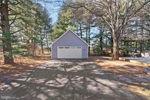 Exterior - 21030 Peach Tree Rd, Dickerson, MD 20842 photo 5 of 13