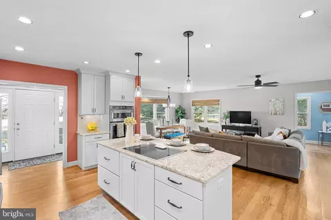 Kitchen - 21030 Peach Tree Rd, Dickerson, MD 20842 photo 5 of 6