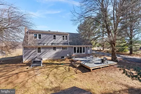 Exterior - 21030 Peach Tree Rd, Dickerson, MD 20842 photo 6 of 13