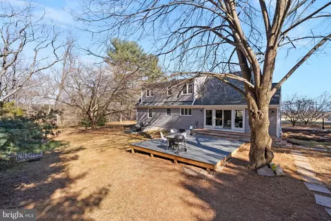 Exterior - 21030 Peach Tree Rd, Dickerson, MD 20842 photo 9 of 13