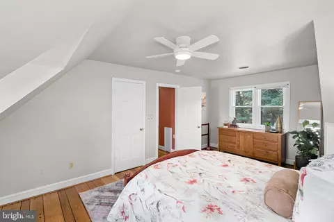Bedroom - 21030 Peach Tree Rd, Dickerson, MD 20842 photo 3 of 8