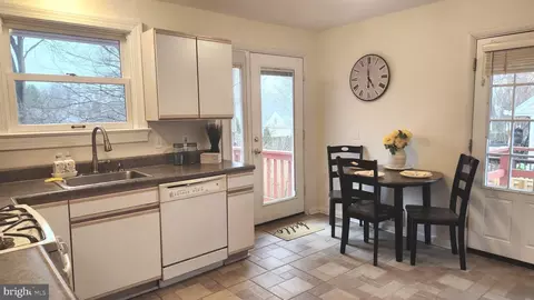 Entry Way - 1002 Laredo Rd, Silver Spring, MD 20901 photo 1 of 2