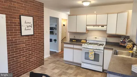 Entry Way - 1002 Laredo Rd, Silver Spring, MD 20901 photo 2 of 2