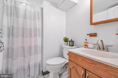 Bath - 1002 Laredo Rd, Silver Spring, MD 20901 photo 2 of 2