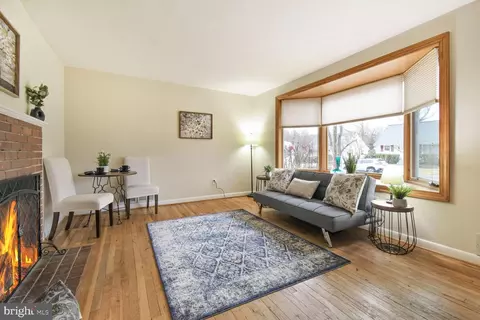 Living - 1002 Laredo Rd, Silver Spring, MD 20901 photo 2 of 4
