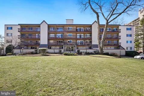 7420 Lakeview Dr #408W, Bethesda, MD 20817