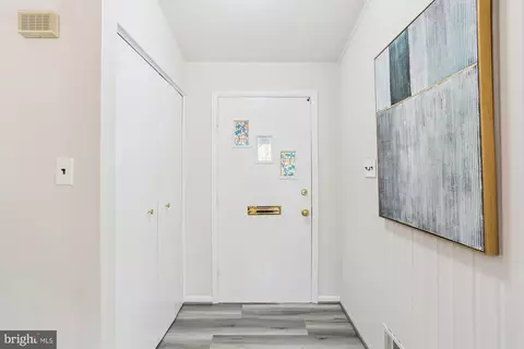 9 Fulham Ct, Silver Spring, MD 20902 photo 3