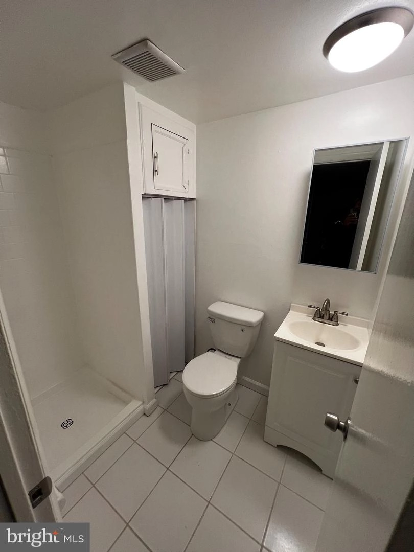Bath - 3301 Hewitt Ave #303, Silver Spring, MD 20906 photo 1 of 2