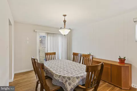 1015 Downs Dr, Silver Spring, MD 20904 photo 4
