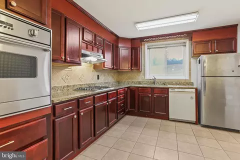 1015 Downs Dr, Silver Spring, MD 20904 photo 6