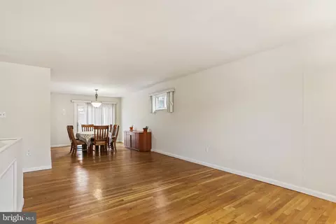 1015 Downs Dr, Silver Spring, MD 20904 photo 2