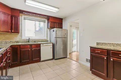 1015 Downs Dr, Silver Spring, MD 20904 photo 8