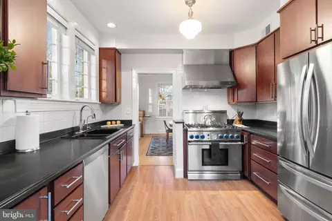 1004 Woodside Pkwy, Silver Spring, MD 20910 photo 16