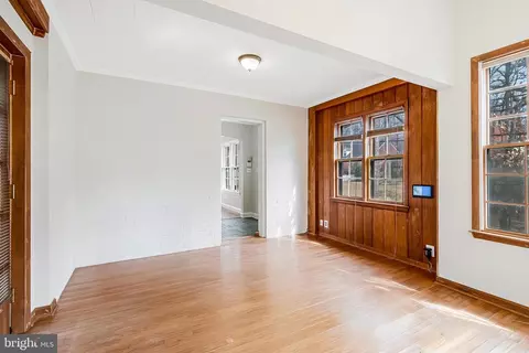 Living - 9202 Worth Ave, Silver Spring, MD 20901 photo 4 of 6