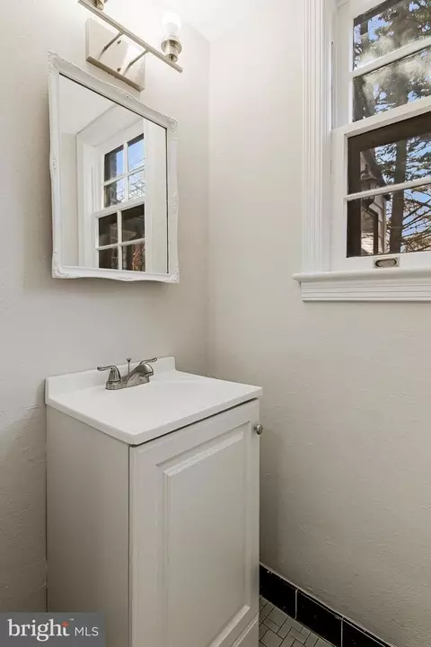 Bath - 9202 Worth Ave, Silver Spring, MD 20901 photo 2 of 10