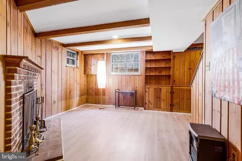 Living - 9202 Worth Ave, Silver Spring, MD 20901 photo 6 of 6