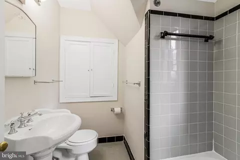 Bath - 9202 Worth Ave, Silver Spring, MD 20901 photo 4 of 10