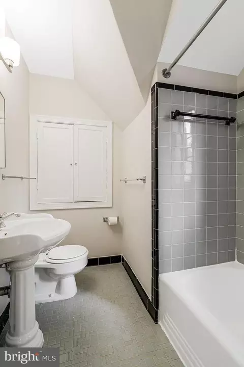 Bath - 9202 Worth Ave, Silver Spring, MD 20901 photo 6 of 10