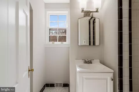 Bath - 9202 Worth Ave, Silver Spring, MD 20901 photo 8 of 10