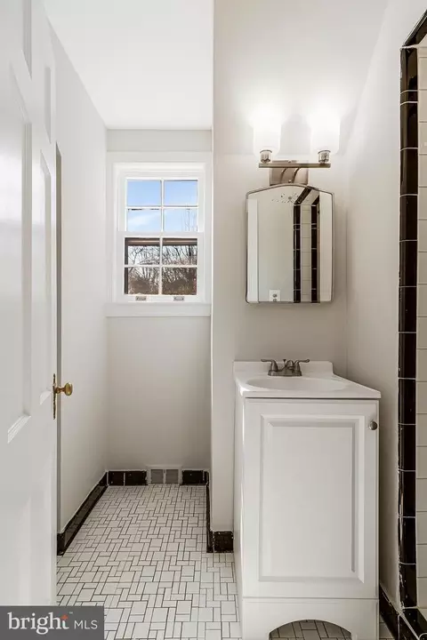 Bath - 9202 Worth Ave, Silver Spring, MD 20901 photo 7 of 10