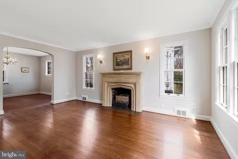 Living - 9202 Worth Ave, Silver Spring, MD 20901 photo 1 of 6