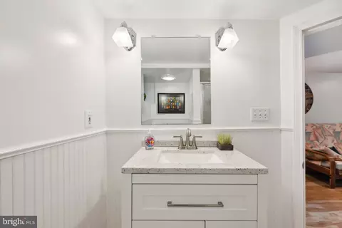 Bath - 2011 Lanier Dr, Silver Spring, MD 20910 photo 4 of 4