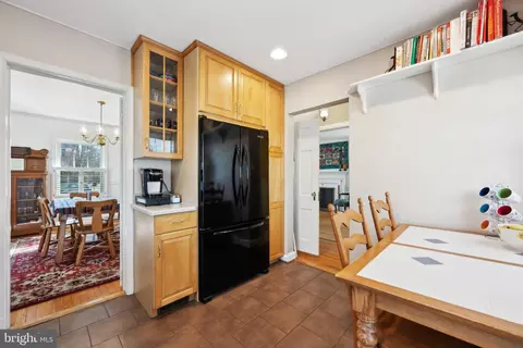 Entry Way - 2011 Lanier Dr, Silver Spring, MD 20910 photo 2 of 3