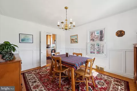 Dining - 2011 Lanier Dr, Silver Spring, MD 20910 photo 2 of 3