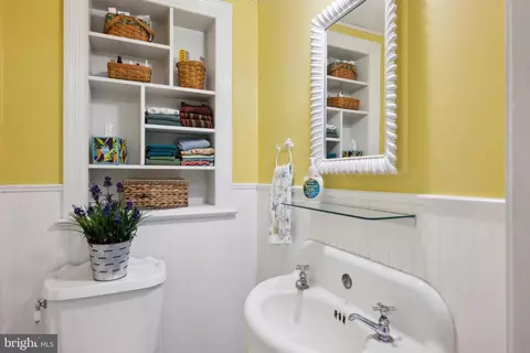 Bath - 2011 Lanier Dr, Silver Spring, MD 20910 photo 1 of 4