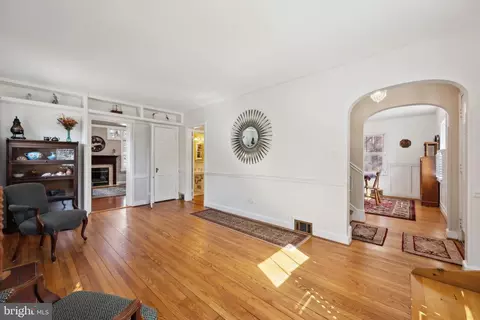 Entry Way - 2011 Lanier Dr, Silver Spring, MD 20910 photo 1 of 3