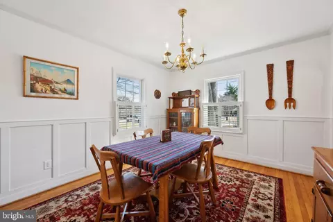 Dining - 2011 Lanier Dr, Silver Spring, MD 20910 photo 3 of 3