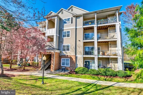 19617 Galway Bay Cir #304, Germantown, MD 20874