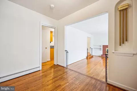 Entry Way - 411 Pershing Dr, Silver Spring, MD 20910 photo 2 of 3