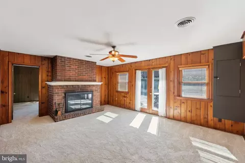 Living - 11703 Hatcher Pl, Silver Spring, MD 20902 photo 3 of 5