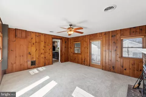 Living - 11703 Hatcher Pl, Silver Spring, MD 20902 photo 2 of 5
