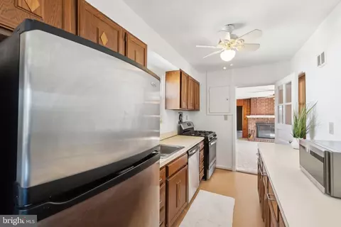 Kitchen - 11703 Hatcher Pl, Silver Spring, MD 20902 photo 2 of 3