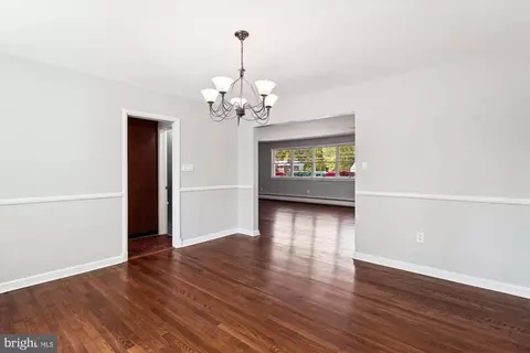 Entry Way - 407 Quaint Acres Dr, Silver Spring, MD 20904 photo 3 of 8