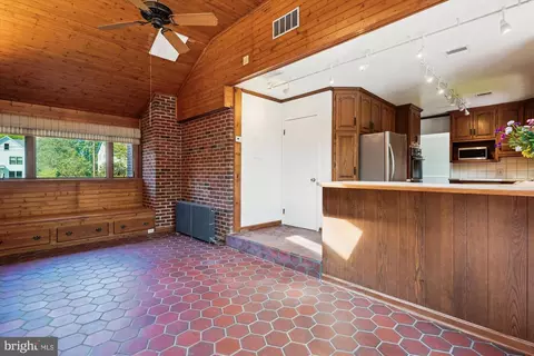 Entry Way - 407 Quaint Acres Dr, Silver Spring, MD 20904 photo 4 of 8