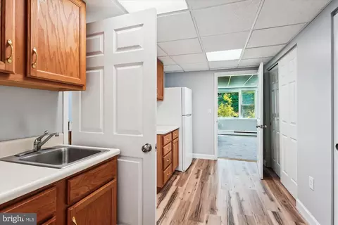 Entry Way - 407 Quaint Acres Dr, Silver Spring, MD 20904 photo 6 of 8