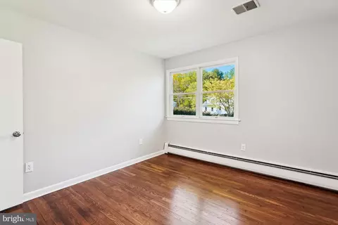 Bedroom - 407 Quaint Acres Dr, Silver Spring, MD 20904 photo 4 of 8