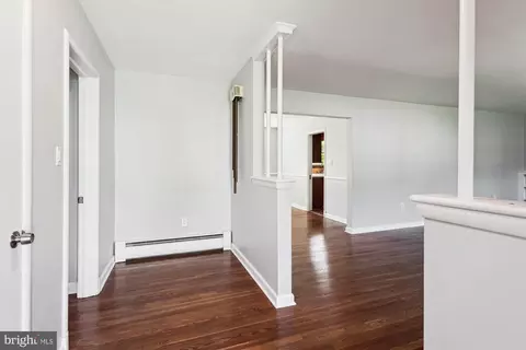 Entry Way - 407 Quaint Acres Dr, Silver Spring, MD 20904 photo 2 of 8